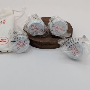 New! Tommy Bahama Wine Stoppers Set